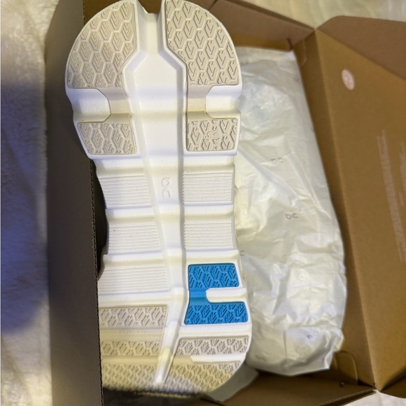 Women’s On Cloudrunner 2 - Picture 3 of 5